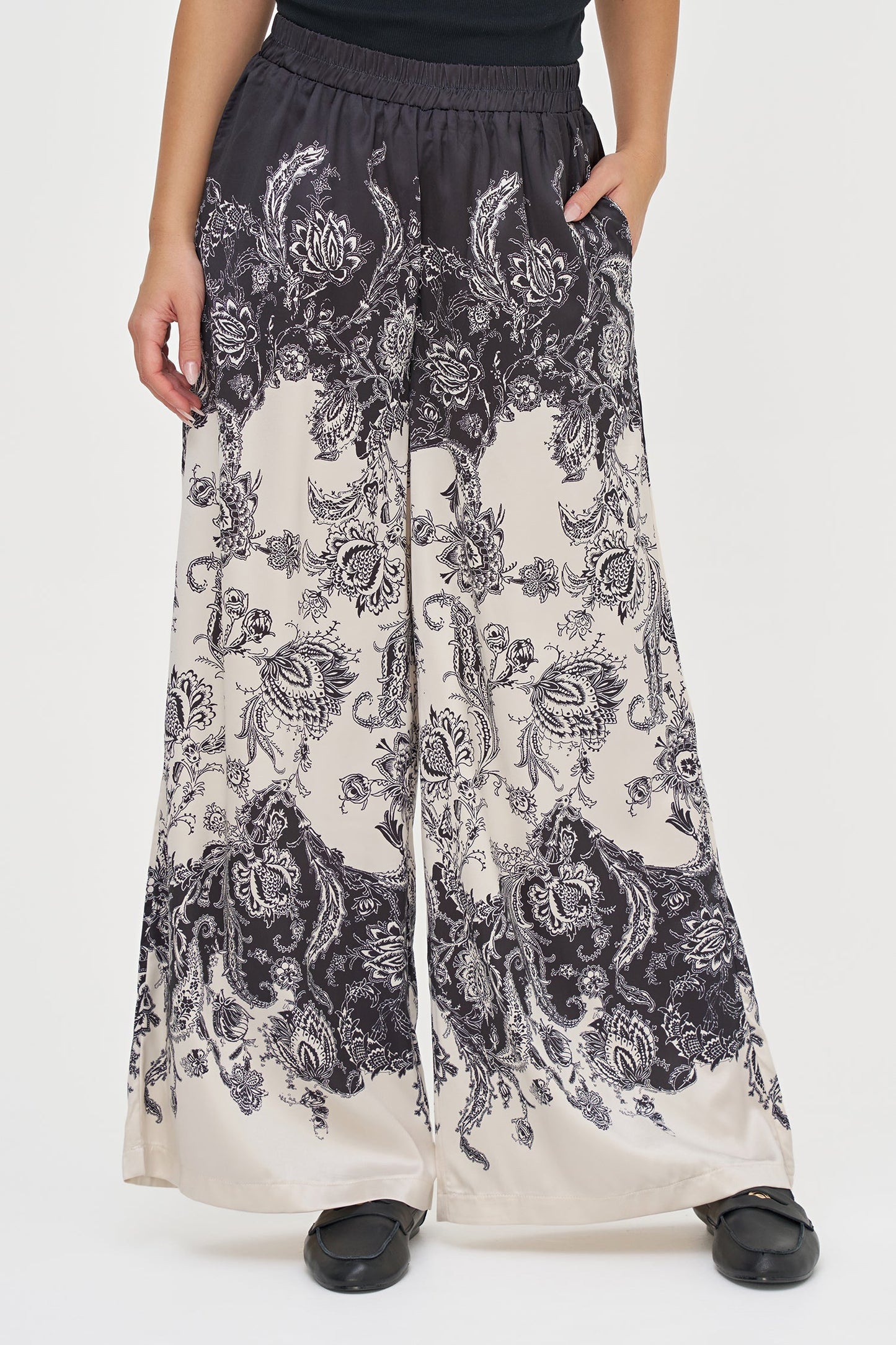 Women's Woven Placement Printed Pull-On Wide Leg Pant, with Side Seam Pockets