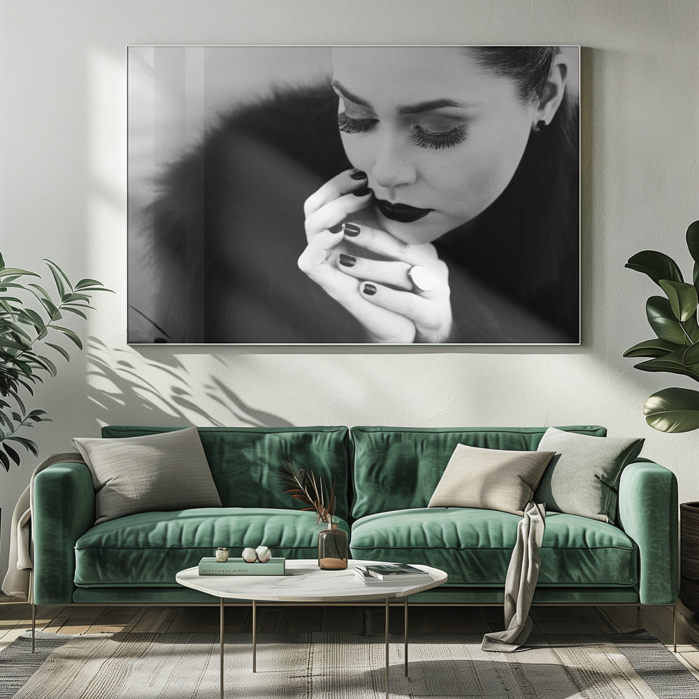 Wandbild zwischen Fingern