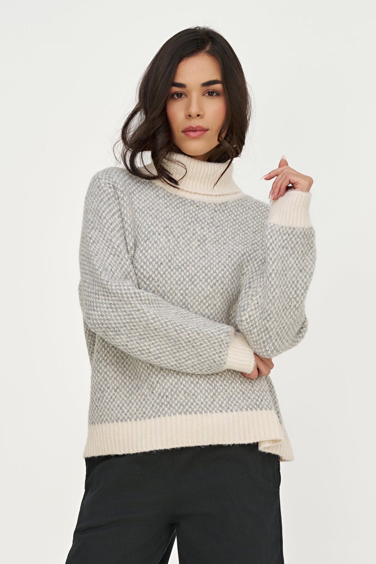 Women's Novelty Knit Color-Block Turtleneck Sweater with Long Sleeves