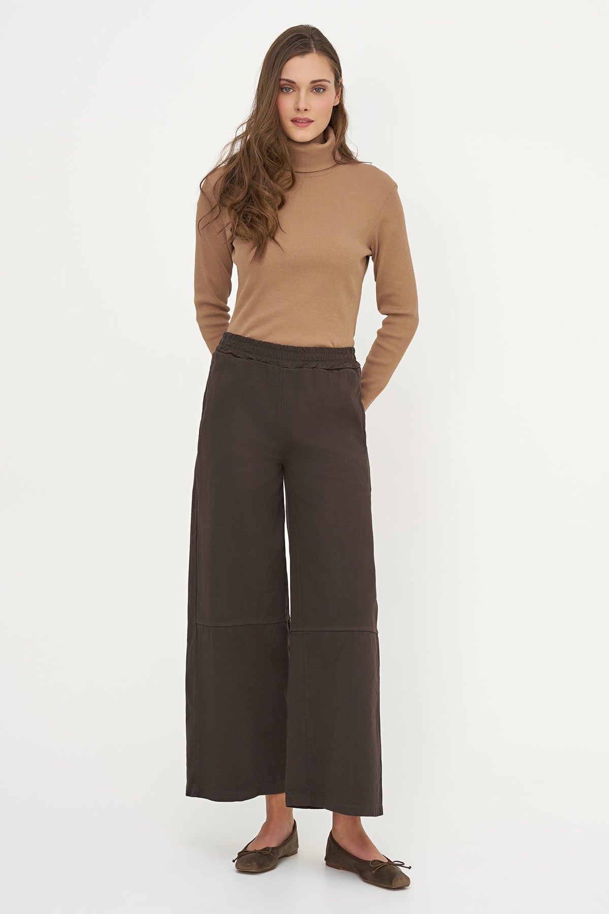 Women's Classic Rib-Knit Turtleneck Top with Long Sleeves