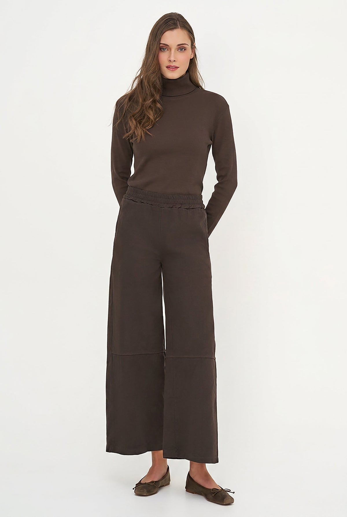 Women's Classic Rib-Knit Turtleneck Top with Long Sleeves