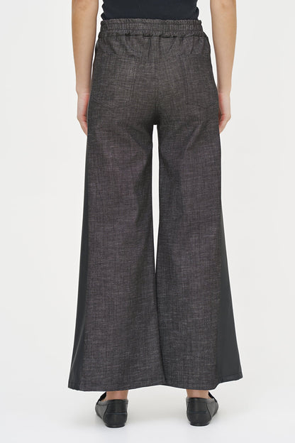 Women's Woven Mid-Weight Denim Pull-On Wide Leg Pant, with Scooped Front Pockets & Back Pockets.