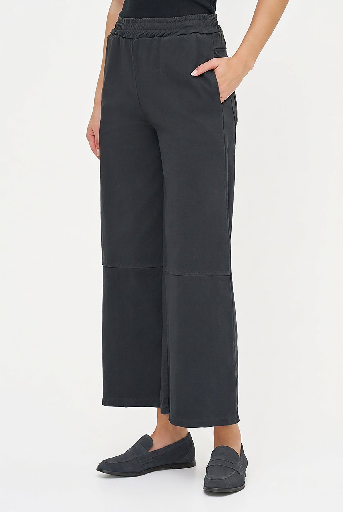 Women's Woven Pull-On Wide-Leg Pants with Back Patch Pockets