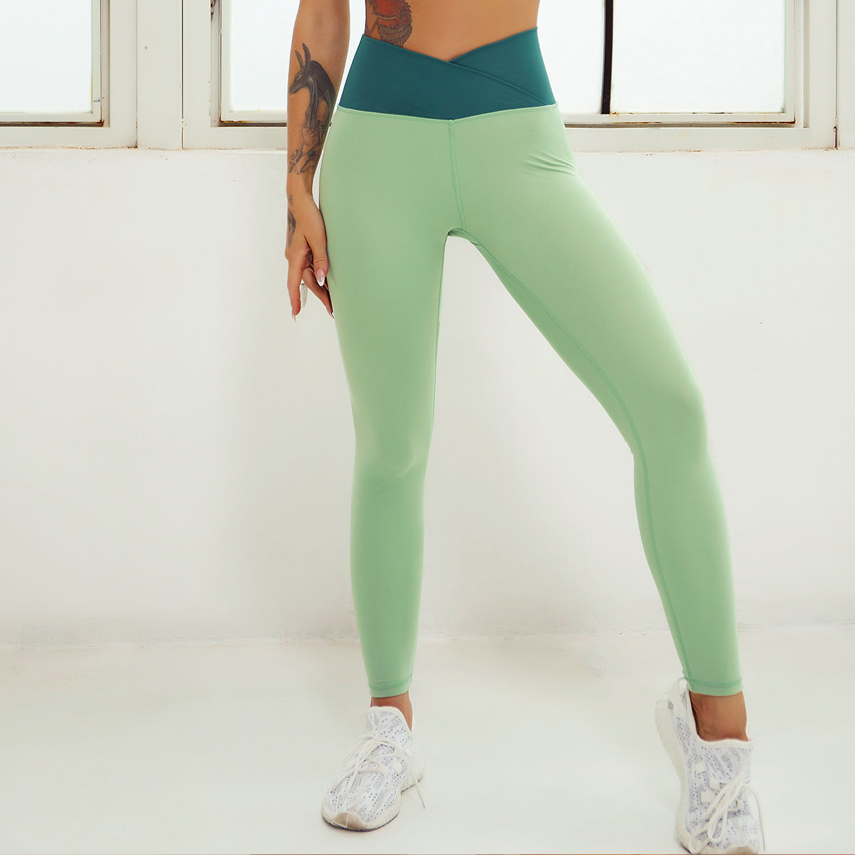 Women’s Contrast-Stitch Workout Set – Outdoor Running, Yoga & Fitness Activewear
