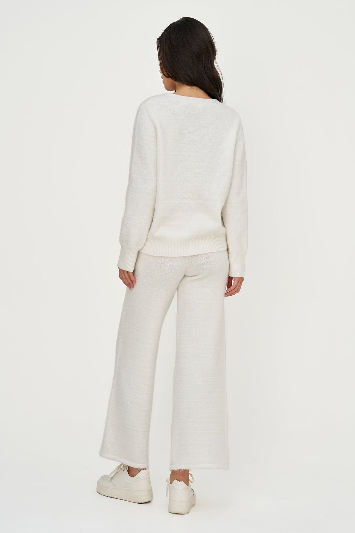 Women's Tinsel-Knit V-Neck Sweater with Long Sleeves