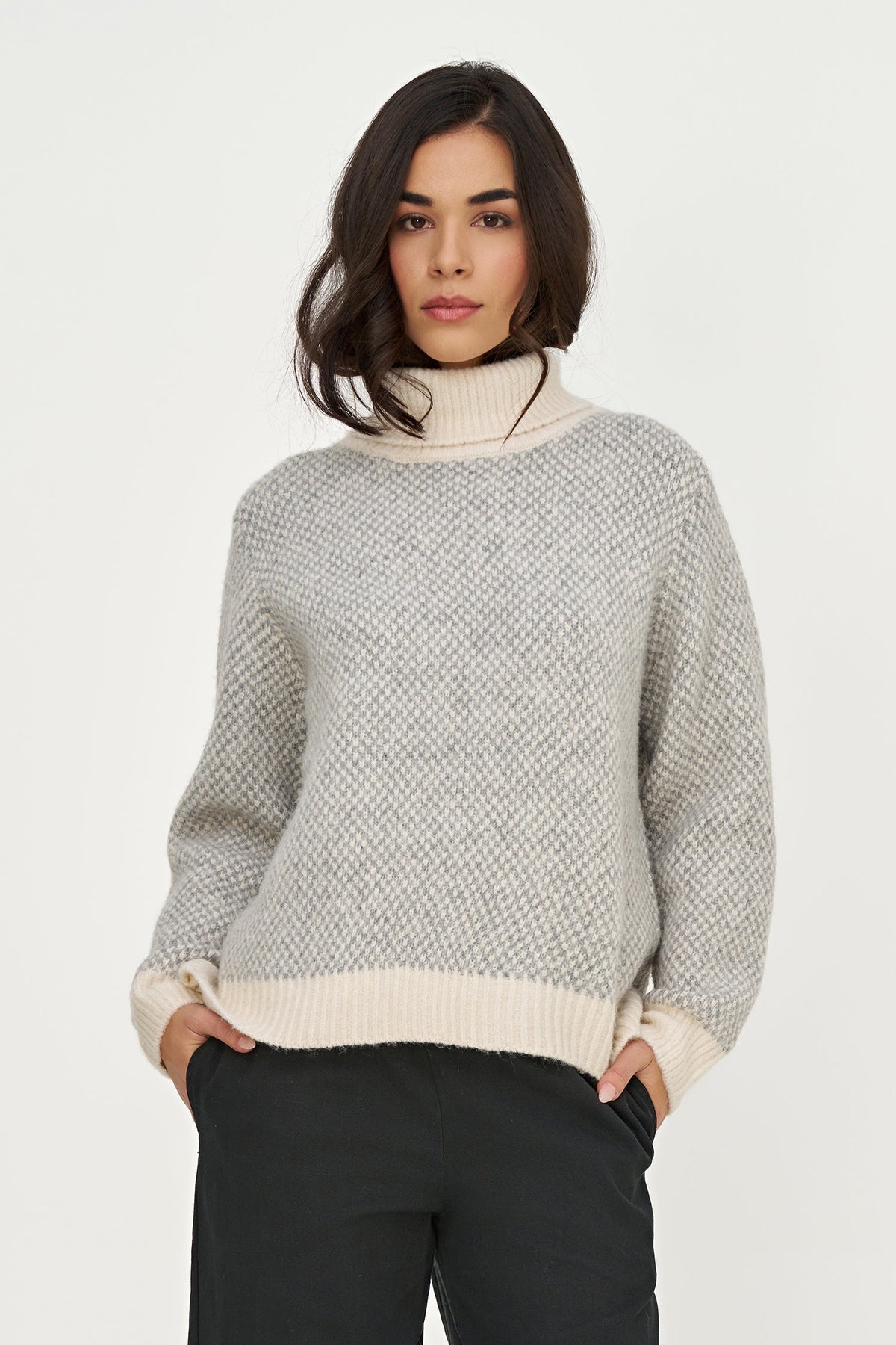 Women's Novelty Knit Color-Block Turtleneck Sweater with Long Sleeves