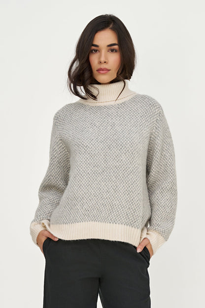 Women's Novelty Knit Color-Block Turtleneck Sweater with Long Sleeves