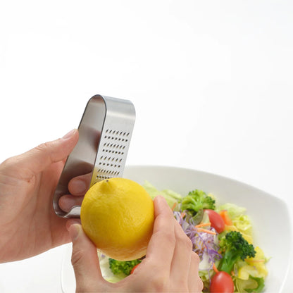 Eatoco Oros Handreibe – Kompakte japanische Edelstahl-Zitronenreibe