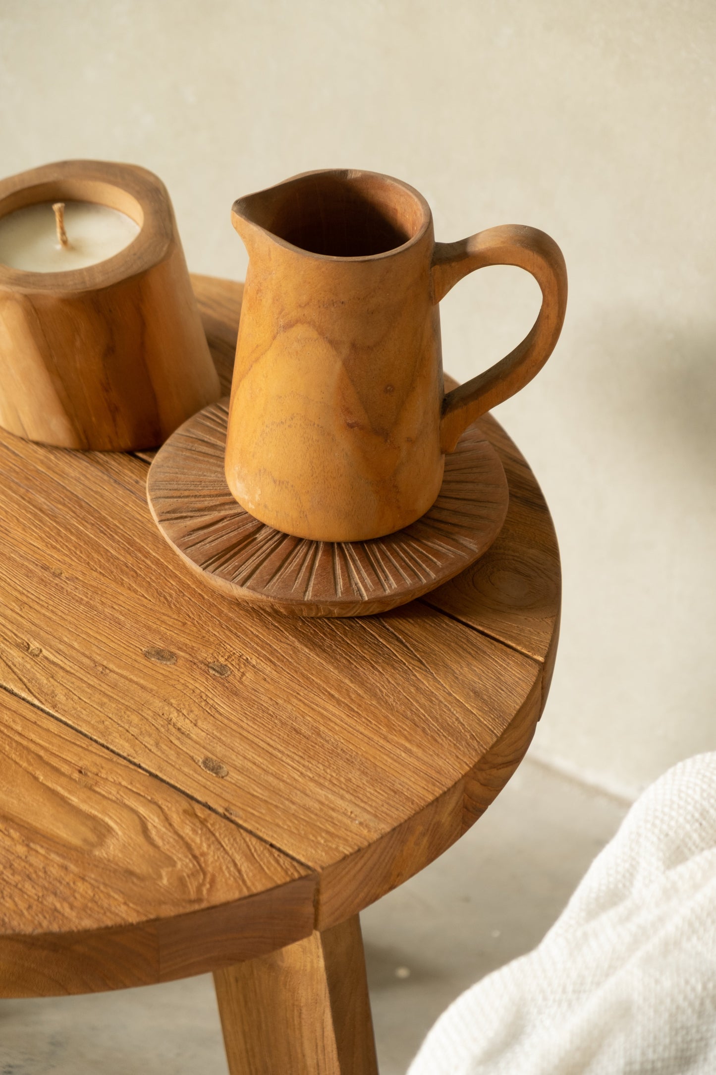 Couchtisch aus Teakholz Mikano