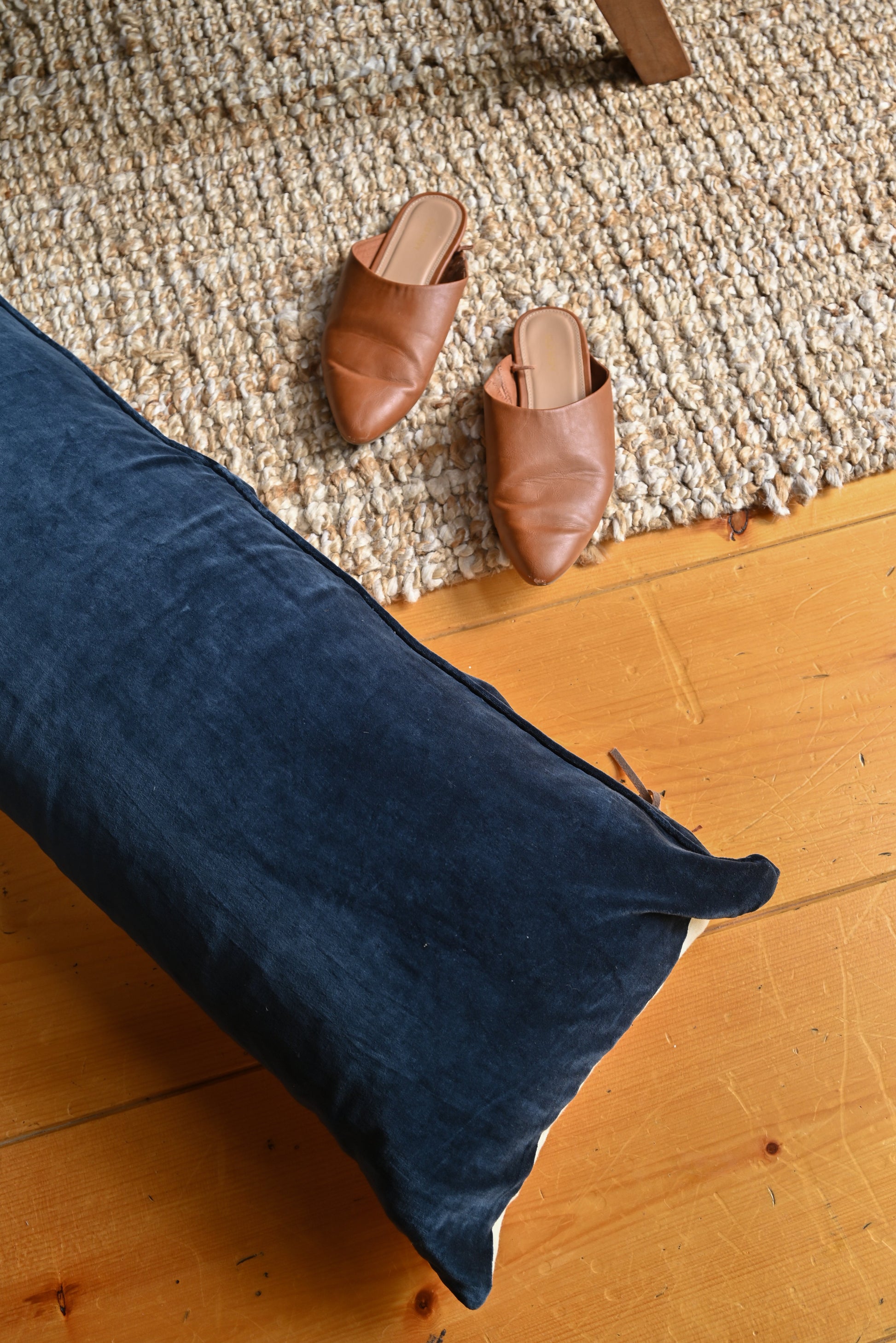 VELVET - HOTEL COLLECTION NAVY LUMBAR