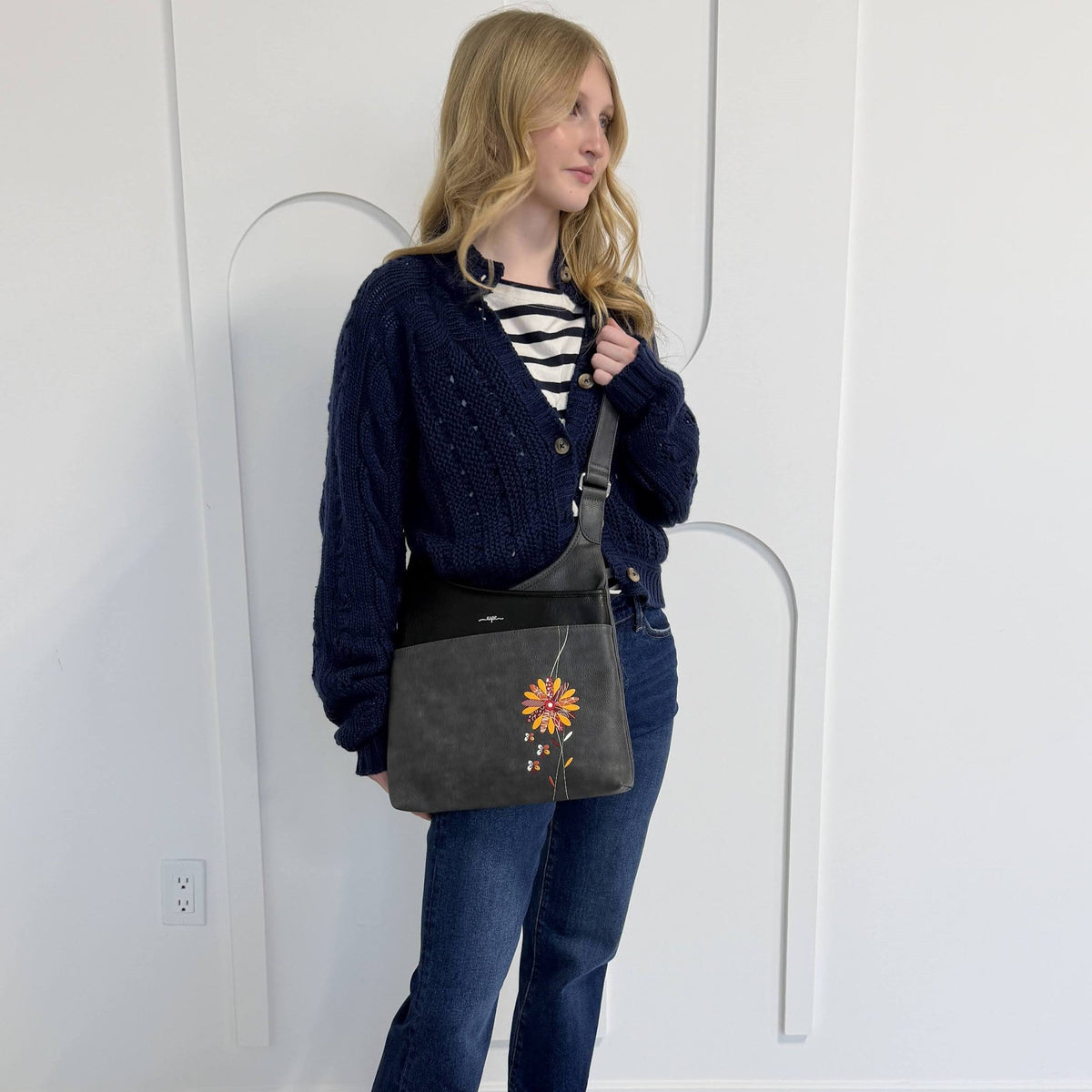 Lanta Messenger Bag