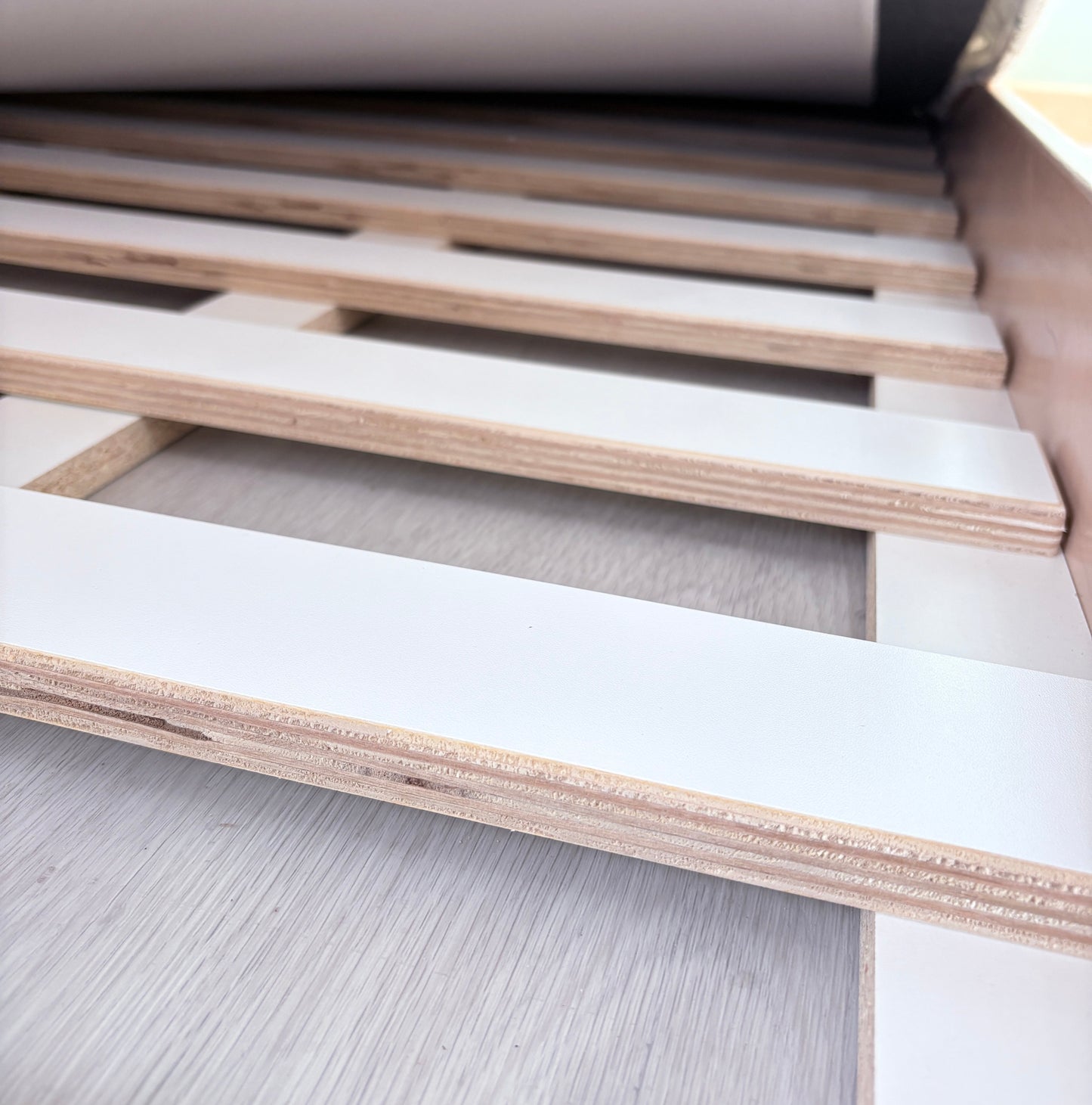 CHERRY TWIN - Montessori Floor Bed with Shelves