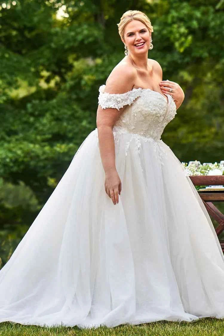 Detachable off-the-shoulder straps