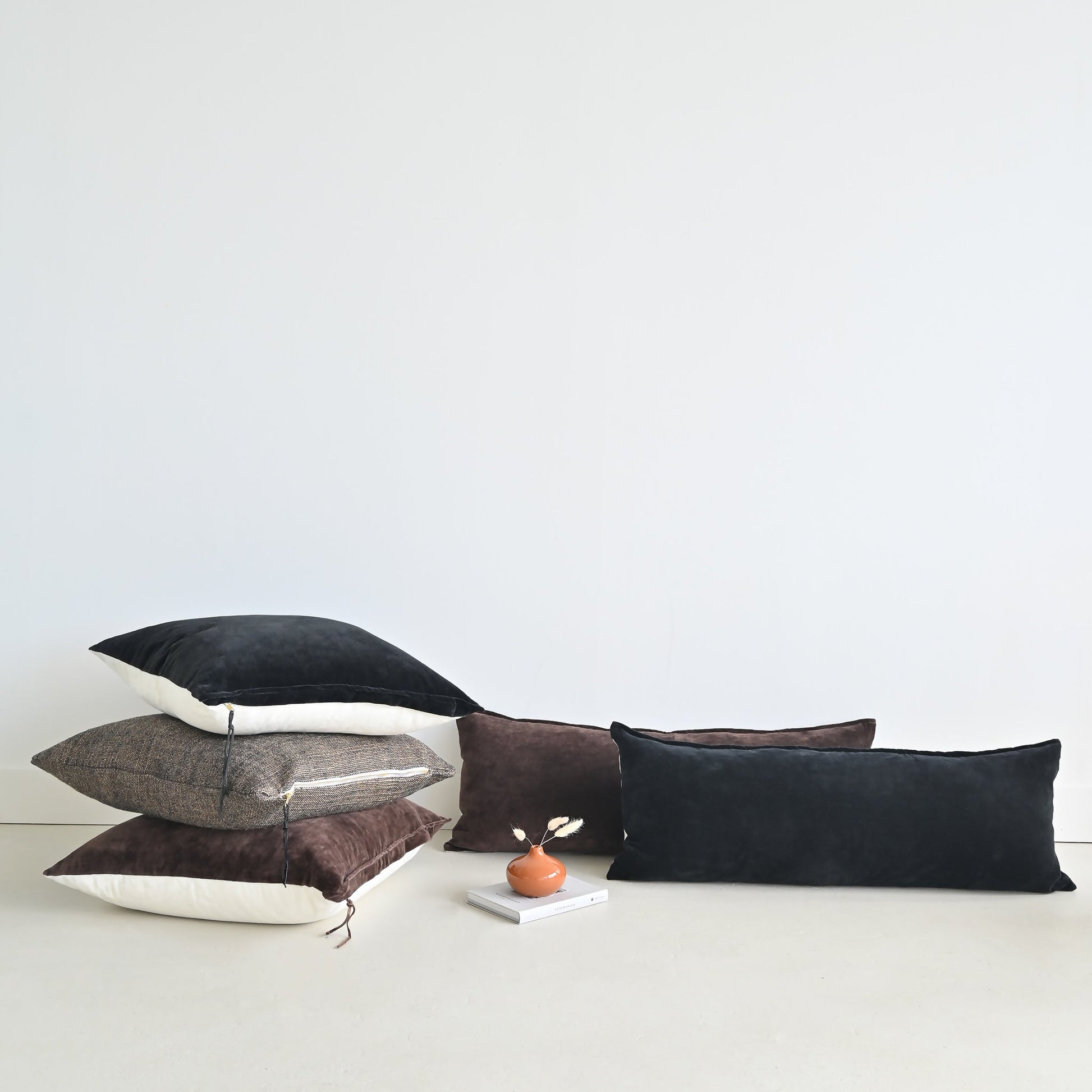 VELVET - HOTEL COLLECTION BLACK LUMBAR