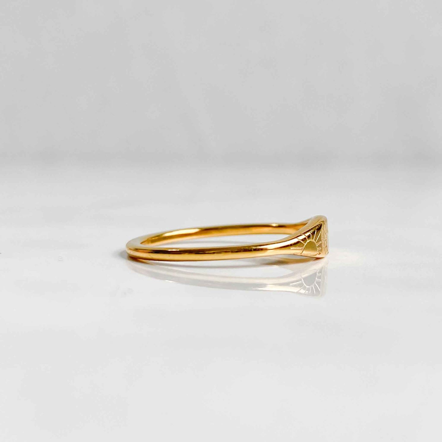 Bague dorée soleil en acier inoxydable plaqué or 18K | ASTRAÉA