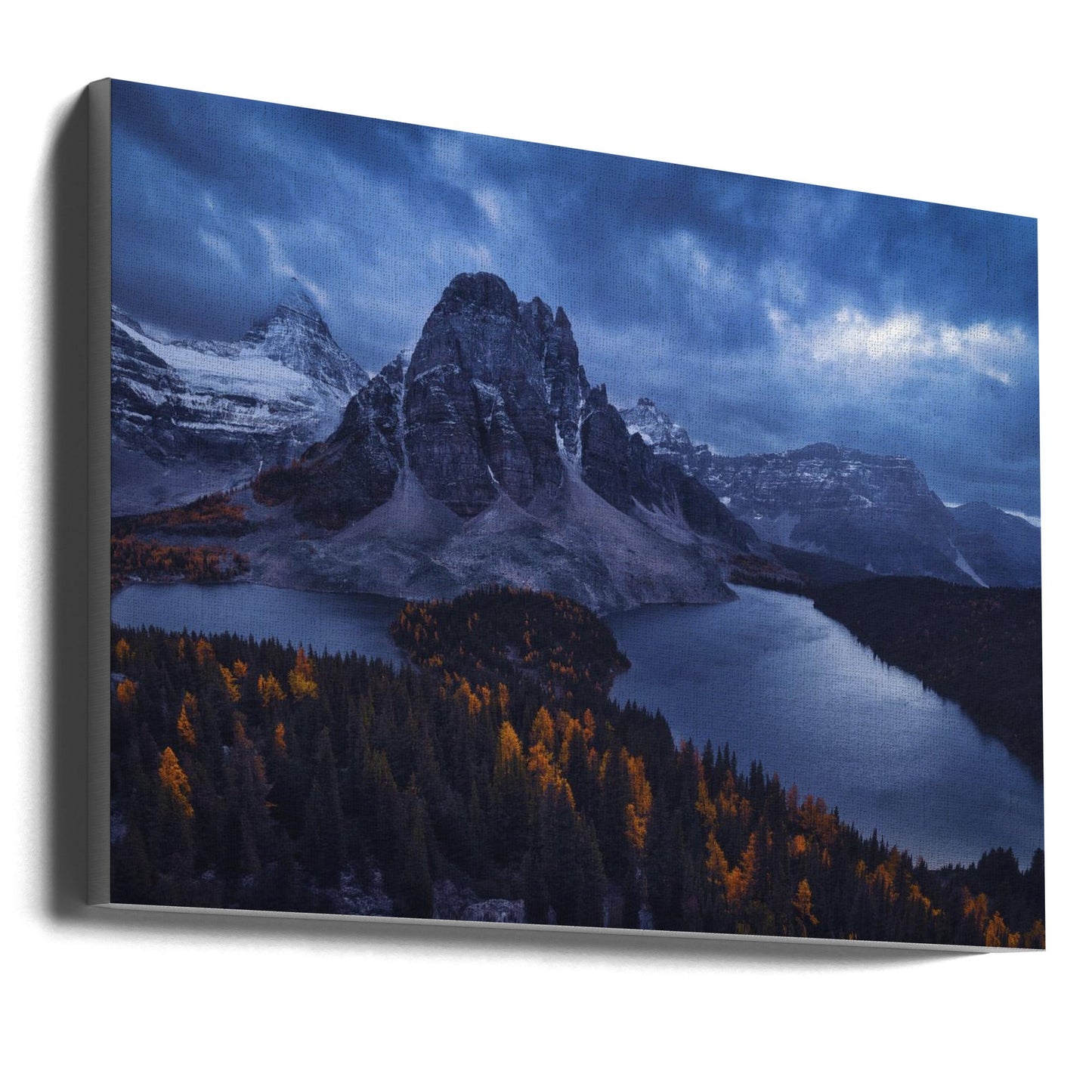 Wandbild Mount Assiniboine: Mitten in einem Schneesturm