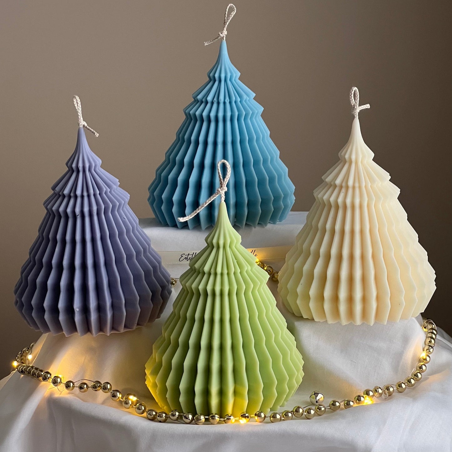 Große Origami-Weihnachtsbaumkerze | Handgegossenes Sojawachs