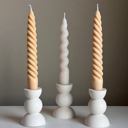 Runder Kerzenständer aus Jesmonite: Minimalistische Tischdekoration