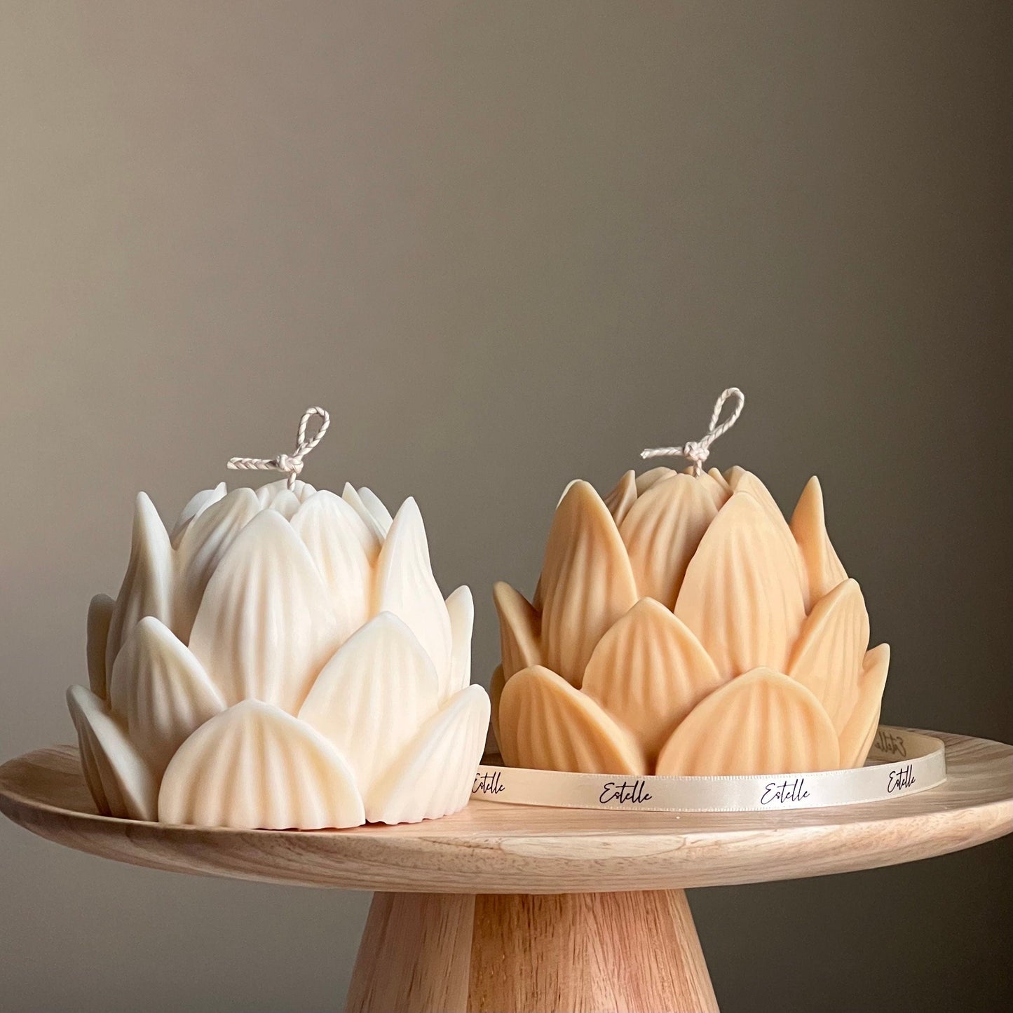 Große Lotus-Sojakerze: Handgemachtes Heimdekor-Geschenk