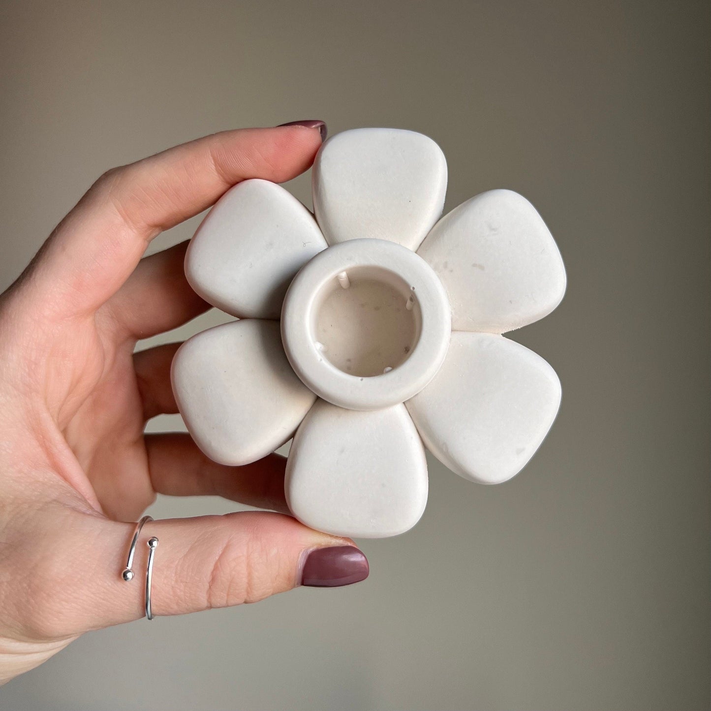 Jesmonite Blumen-Kerzenständer: Handgemachte Tischdekoration