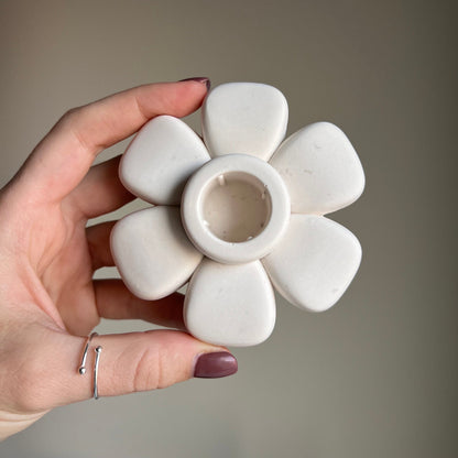 Jesmonite Blumen-Kerzenständer: Handgemachte Tischdekoration