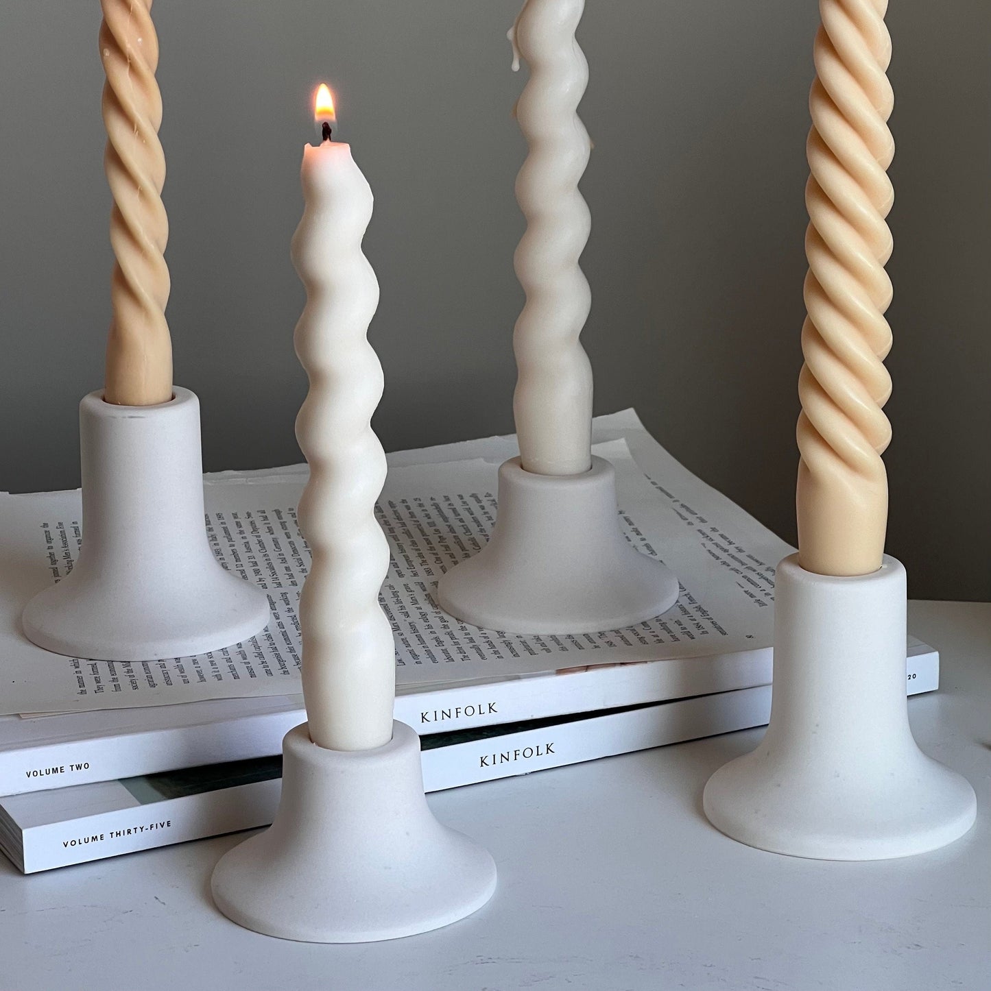 Runder Kerzenständer aus Jesmonit: Minimalistische Tischdekoration