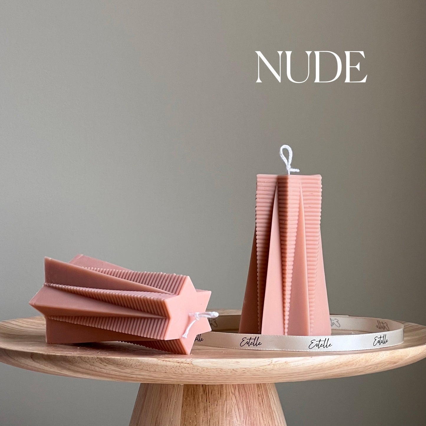 Gerippte Stern Sojawachs-Säulenkerze: Minimalistisches Wohnaccessoire