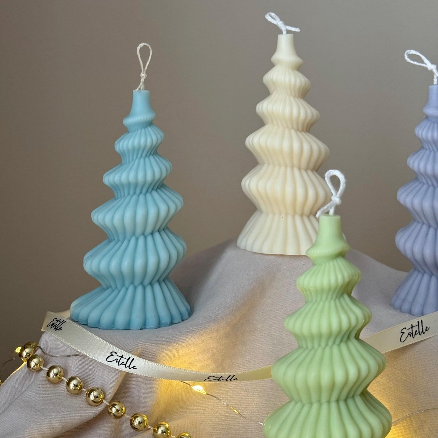 Handgegossene Spiral-Weihnachtsbaumkerze: Skulptur aus Sojawachs
