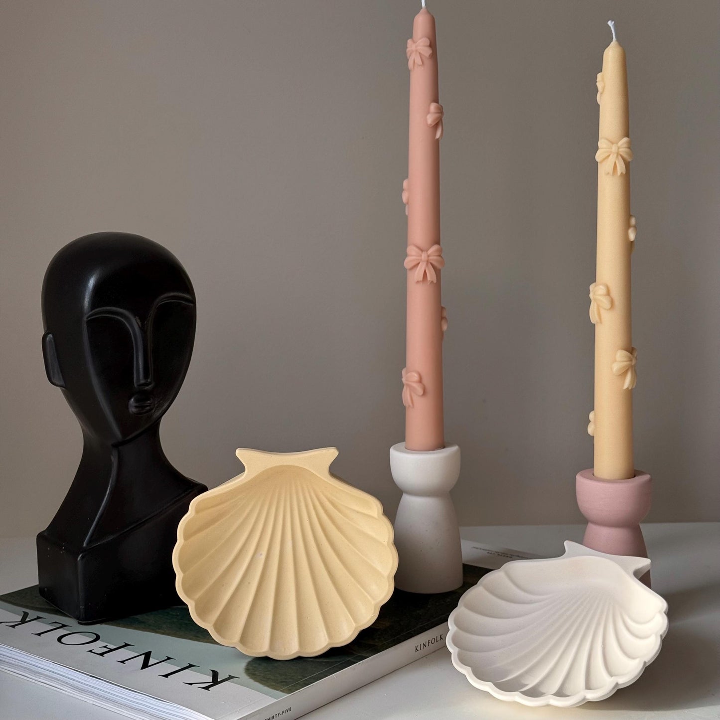 Elegantes Jesmonite-Muschel-Tablett: Skandinavische Heimdekoration