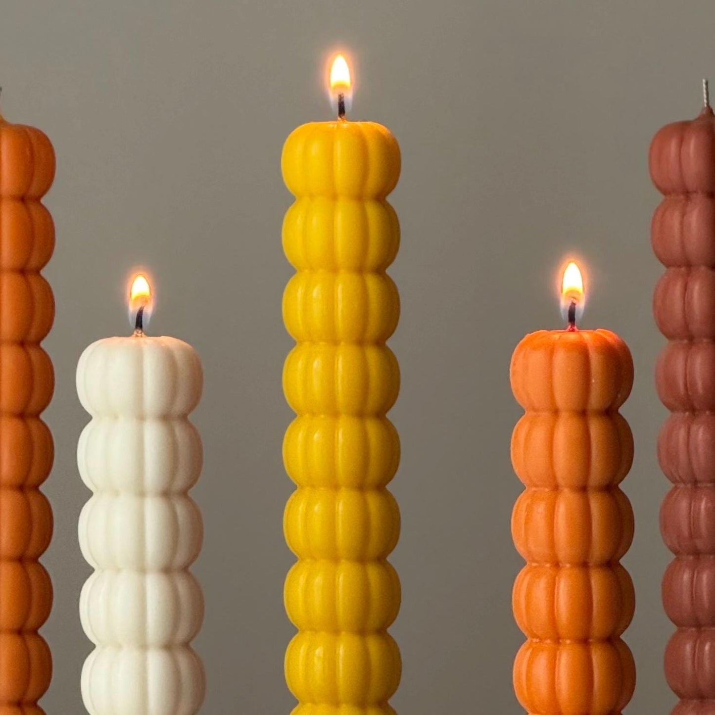 Handgegossene Sojawachs Kürbis-Stabkerze: Halloween Deko