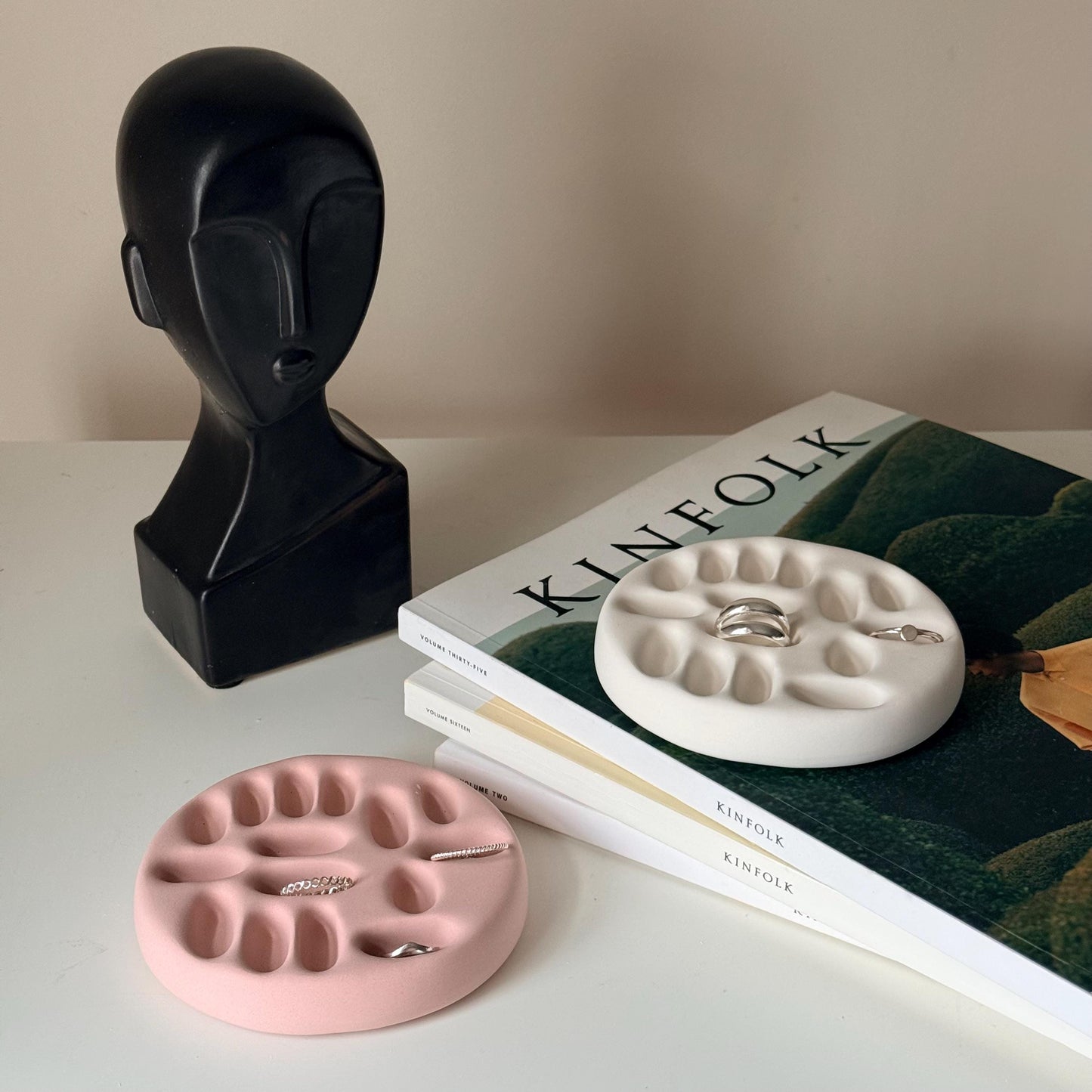 Minimalist Ring-Organizer-Schale | Skulpturales Jesmonite-Tablett