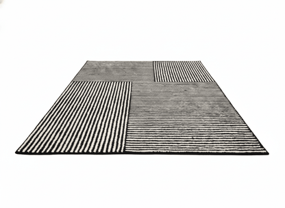 Monochrome Teppich mit geradlinigem Blockmuster