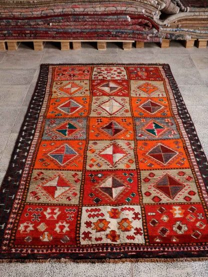 Persian Shiraz Rug | 4' 2” x 7' 10"