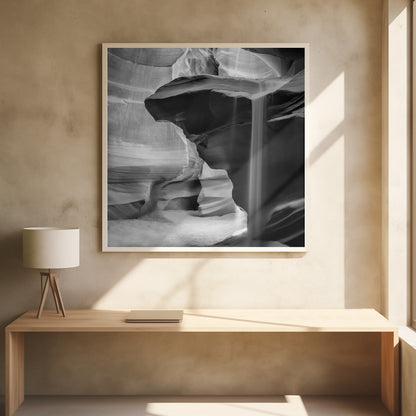 Wandbild MONOCHROMES ANTELOPE CANYON Fließender Sand