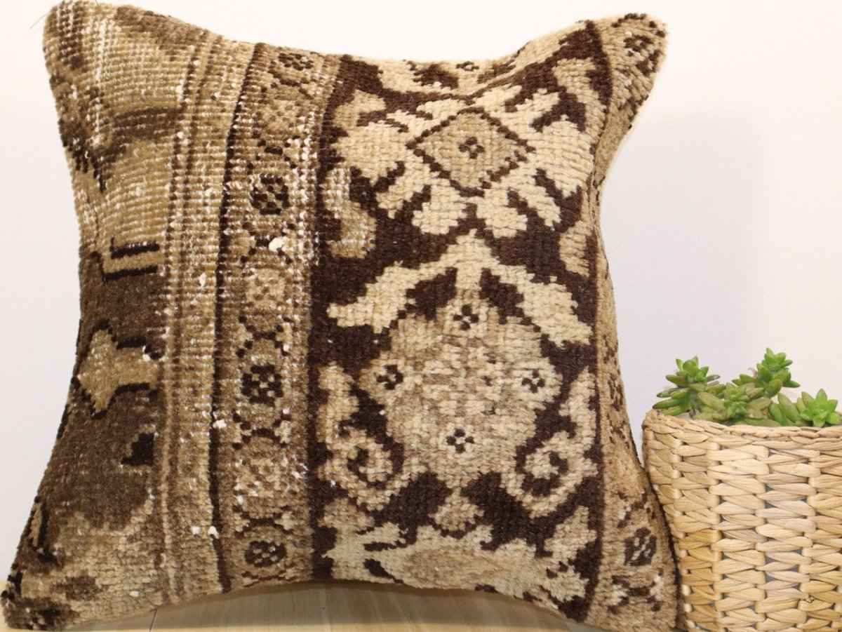 Pillow No. 026 | 16" x 16"