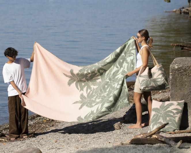 Yellow Palm Throw von David Fussenegger